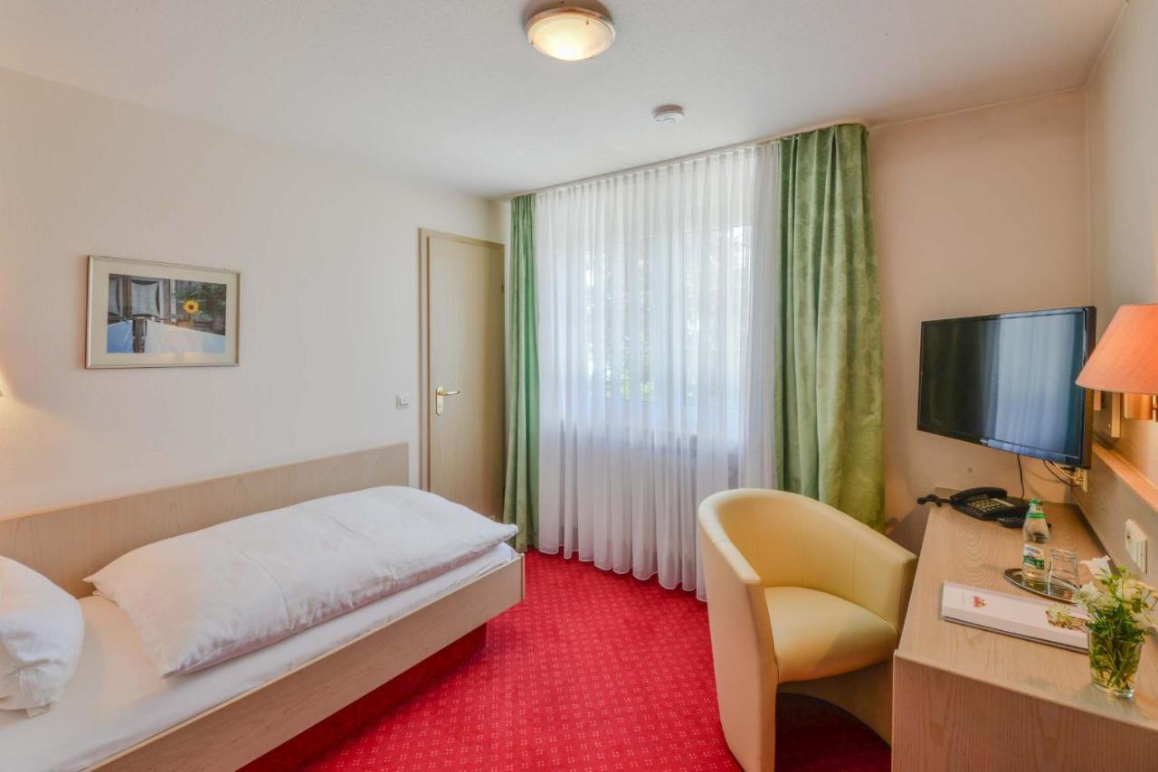 Mayers Waldhorn - Zwischen Reutlingen Und Tuebingen Kusterdingen Esterno foto